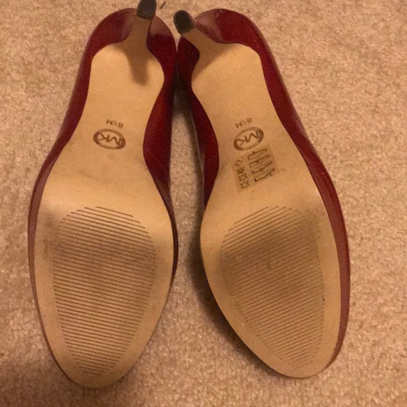 Preloved Shiny red Gorgeous heels 👠 Michael Kors - Picture 6 of 7